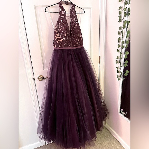 MADISON JAMES Elegant Purple Floral Lace Maxi Formal Ball Gown - Picture 3 of 17